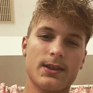 Meet your Posher, Derrick